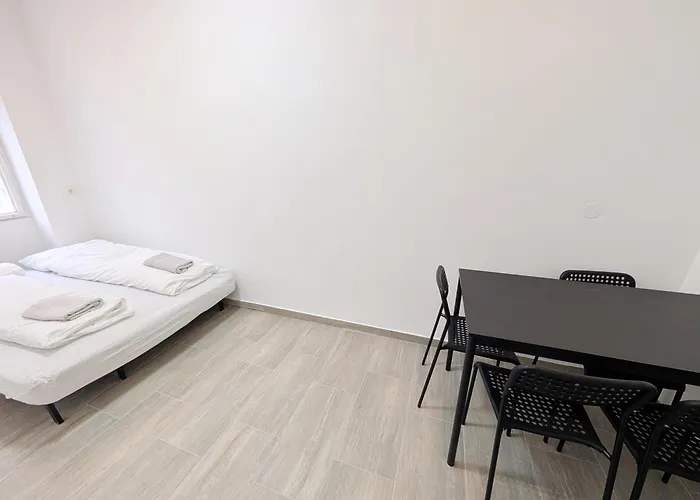 Elegant In Prime Location Apartment